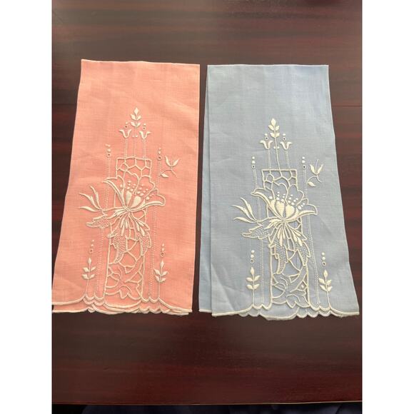 VTG Floral Iris Embroidered Eyelet Tea Towels Pink Blue Linen Blend Spring - Picture 1 of 7